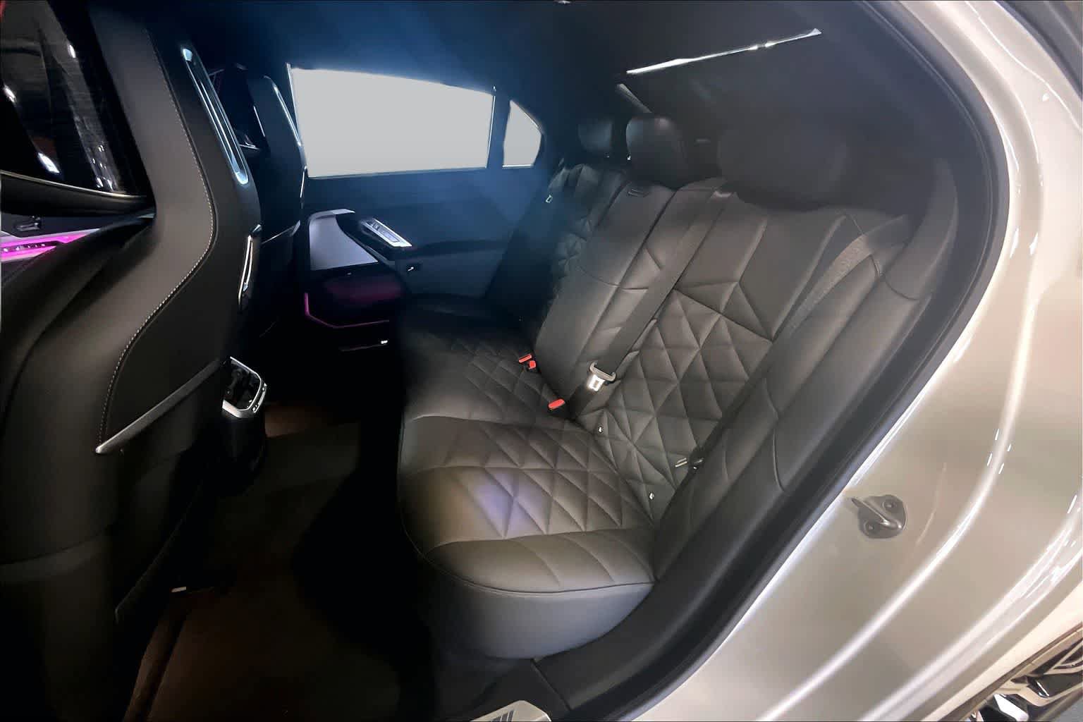 Used 2025 BMW 740i xDrive AWD/4WD image 19