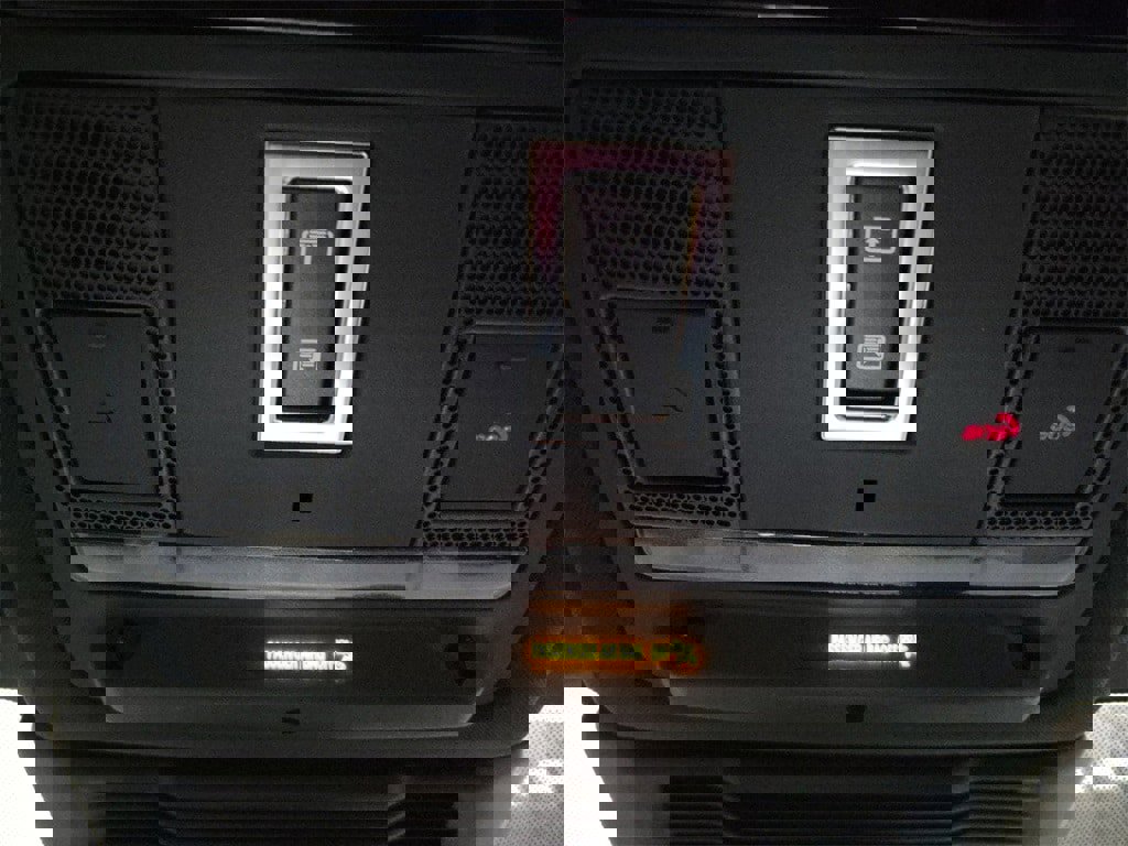 New 2025 Land Rover Discovery Sport Dynamic SE image 21