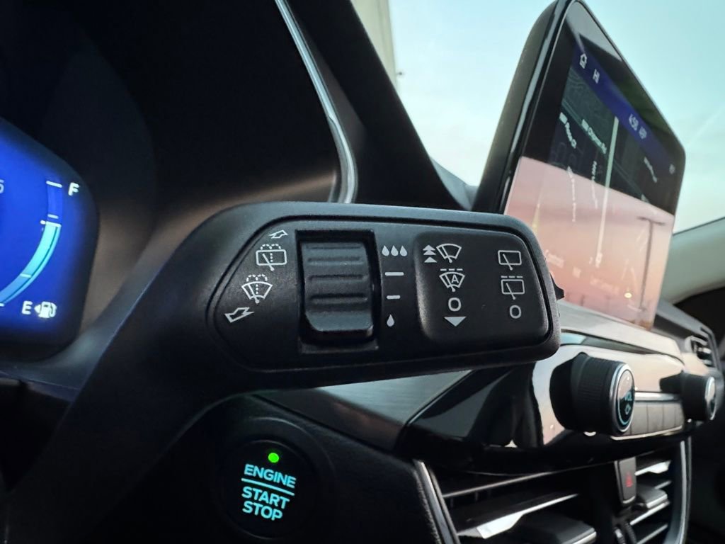 Used 2022 Ford Escape Titanium w/ Class II Trailer Tow Package image 13