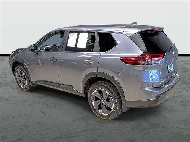 Used 2025 Nissan Rogue SV AWD/4WD image 2