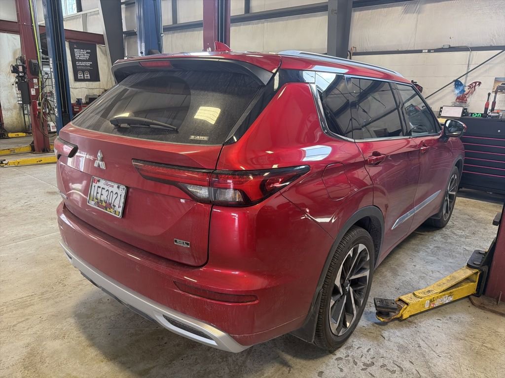 Used 2022 Mitsubishi Outlander SEL image 2