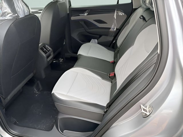 New 2026 Volkswagen Tiguan SE FWD image 8