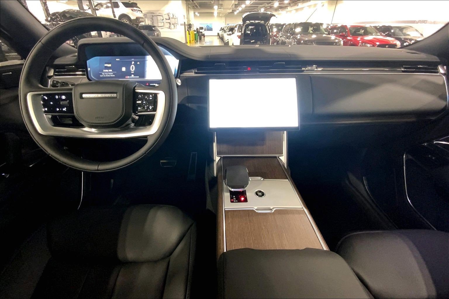 New 2025 Land Rover Range Rover SE image 5