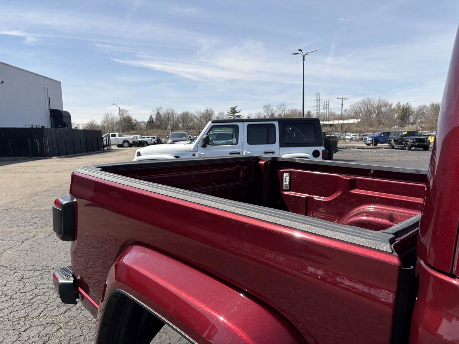 Used 2021 Jeep Gladiator Overland image 13
