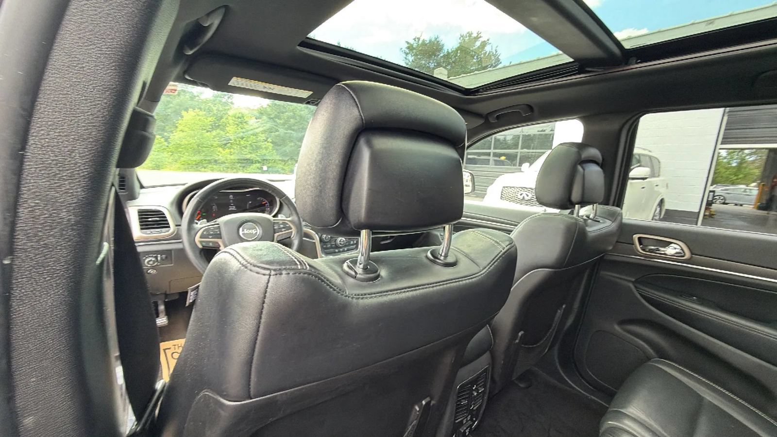 Used 2015 Jeep Grand Cherokee Limited w/ Luxury Group II RWD image 34