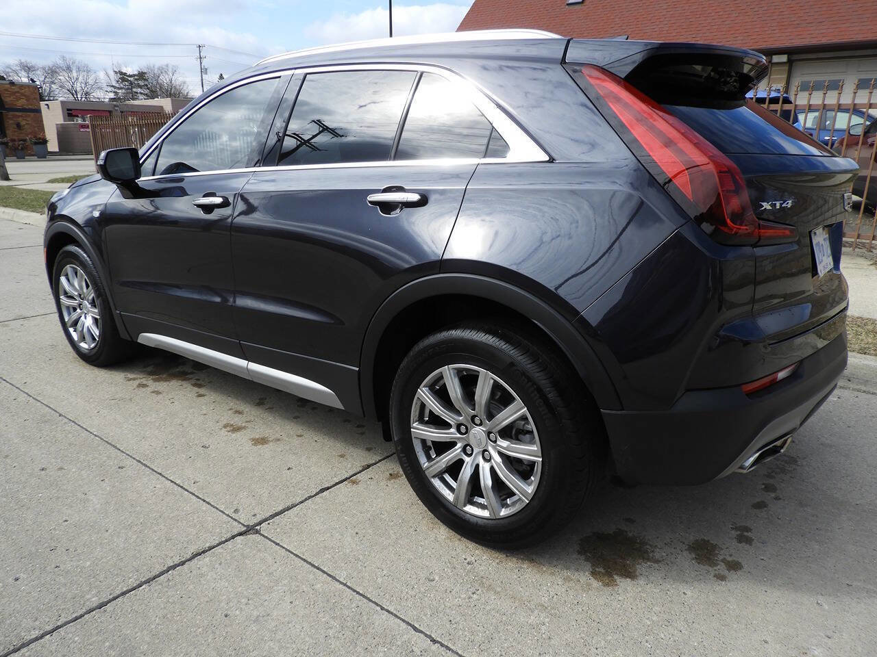 Used 2023 Cadillac XT4 Premium Luxury w/ Cold Weather Package FWD image 7