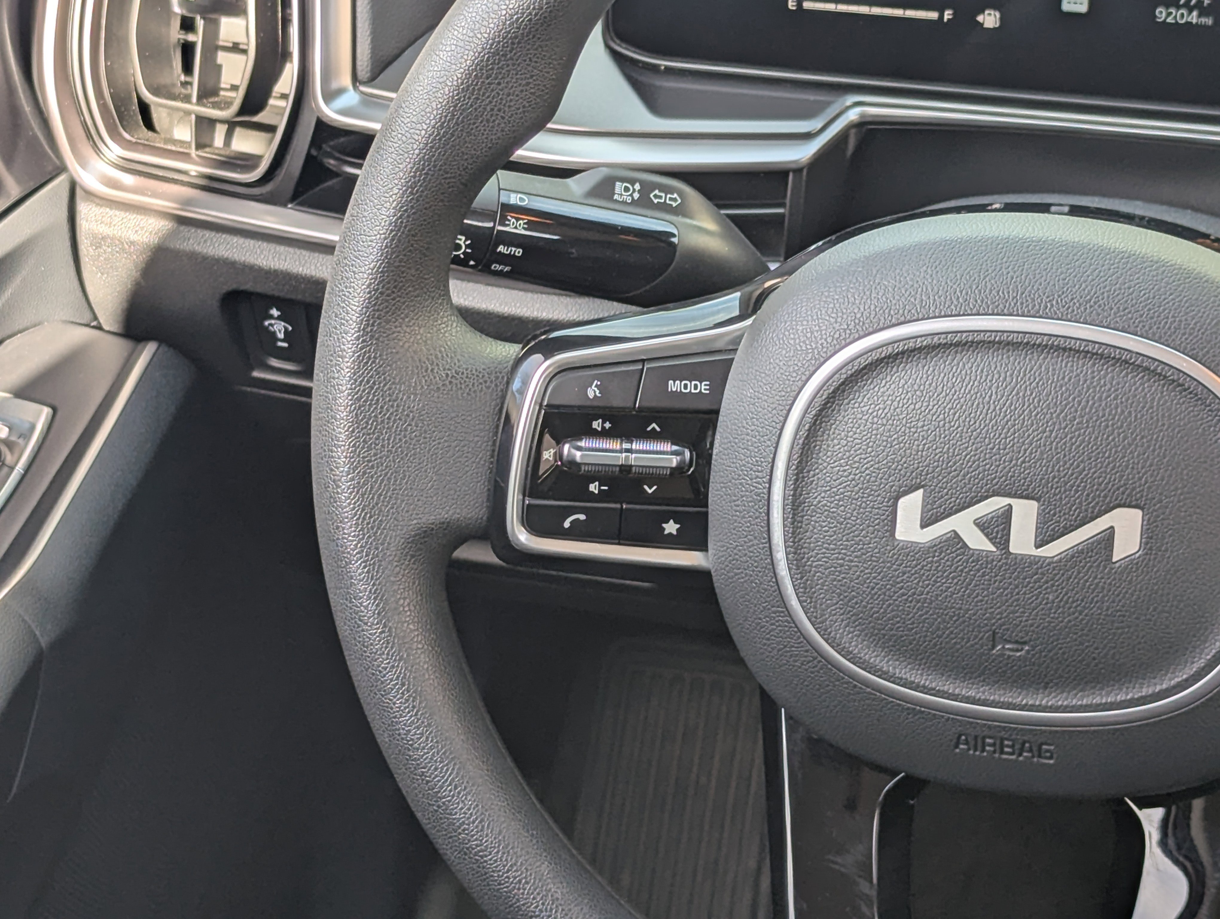 Certified 2025 Kia Sorento LX image 17