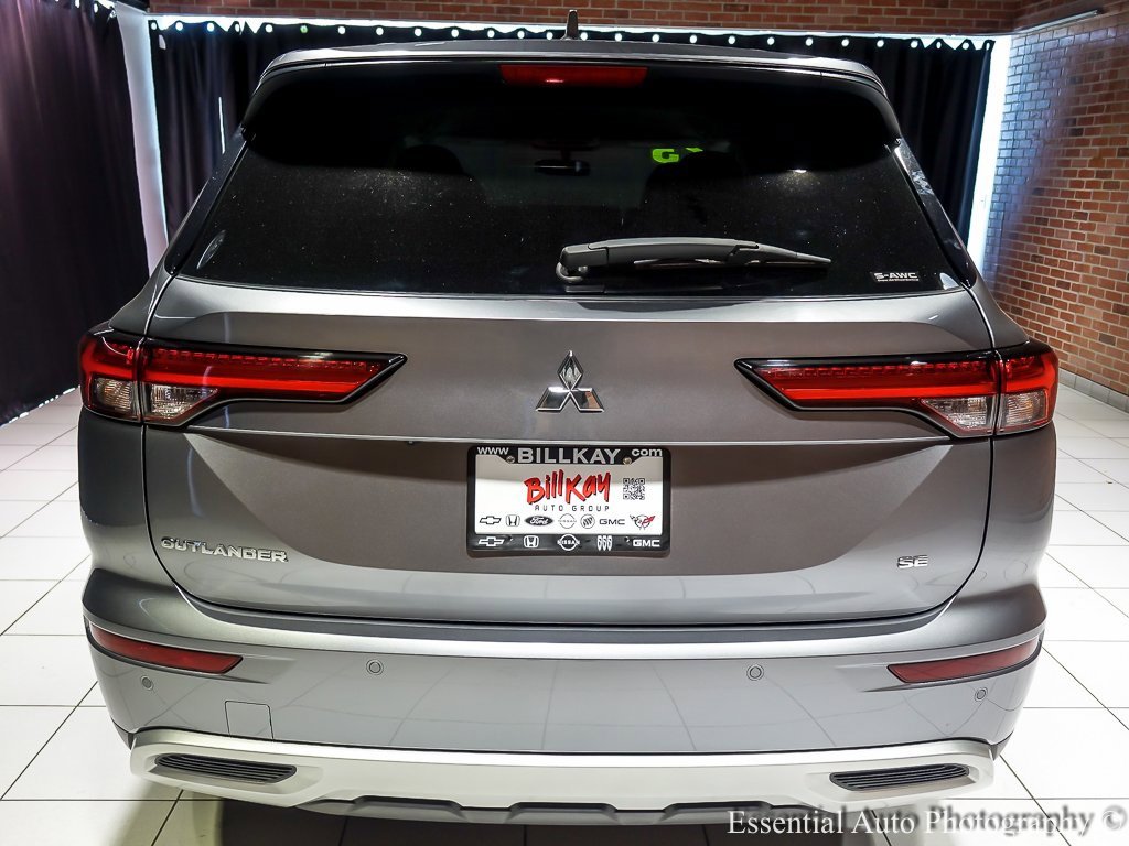 Used 2023 Mitsubishi Outlander SE image 9