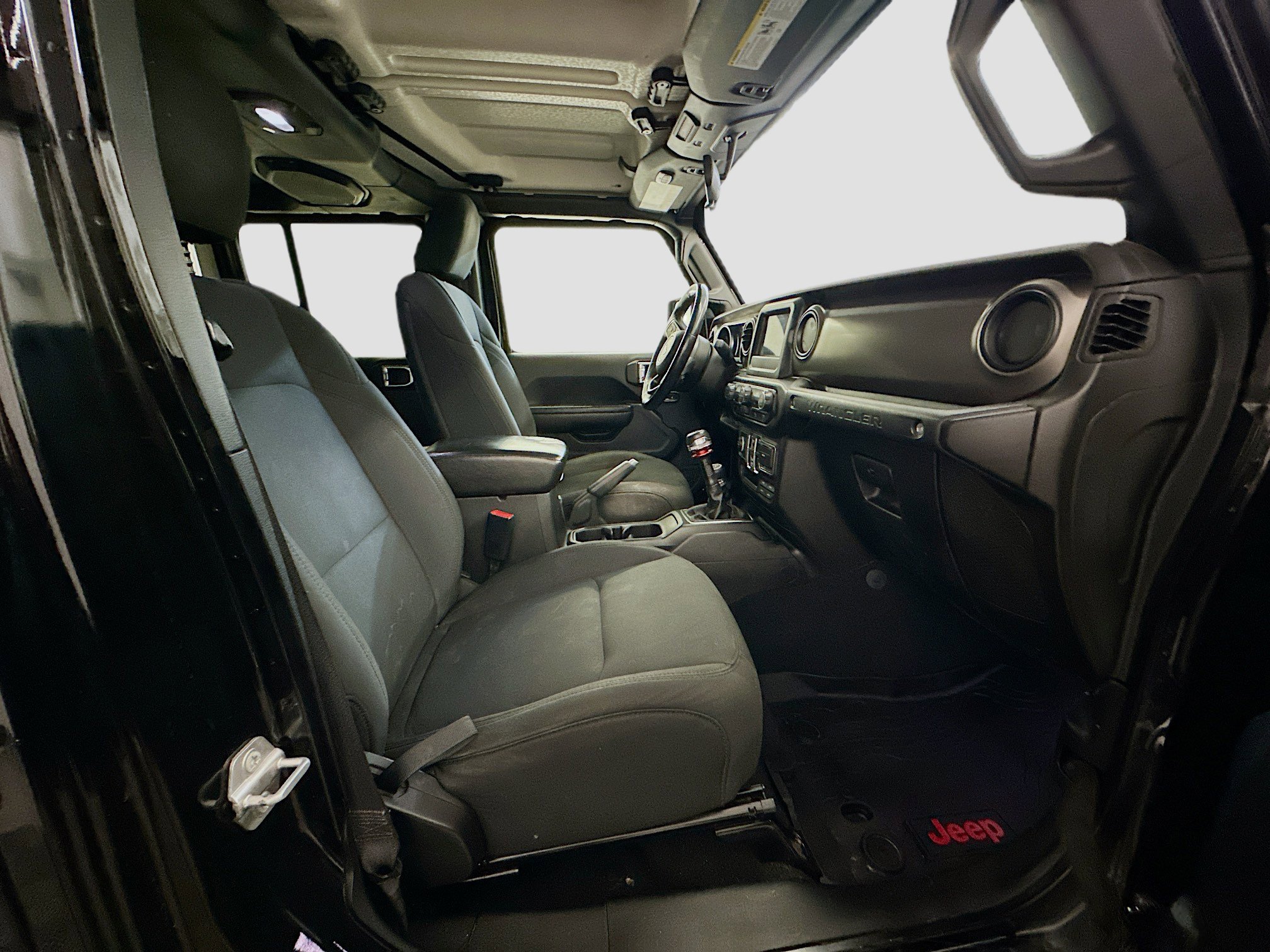 Used 2018 Jeep Wrangler Unlimited Sport S image 31