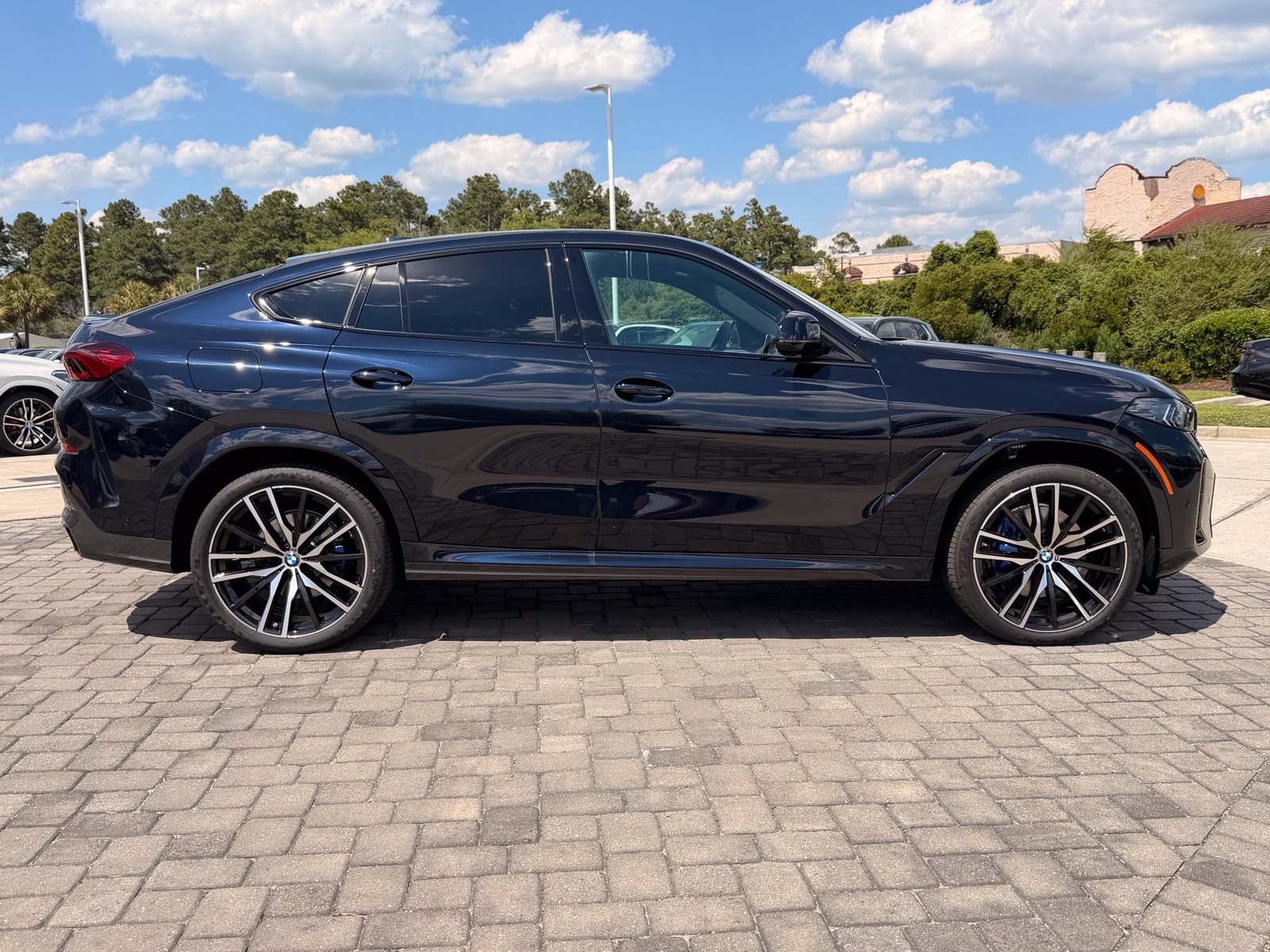 New 2027 BMW X6 xDrive40i w/ Climate Comfort Package AWD/4WD image 7