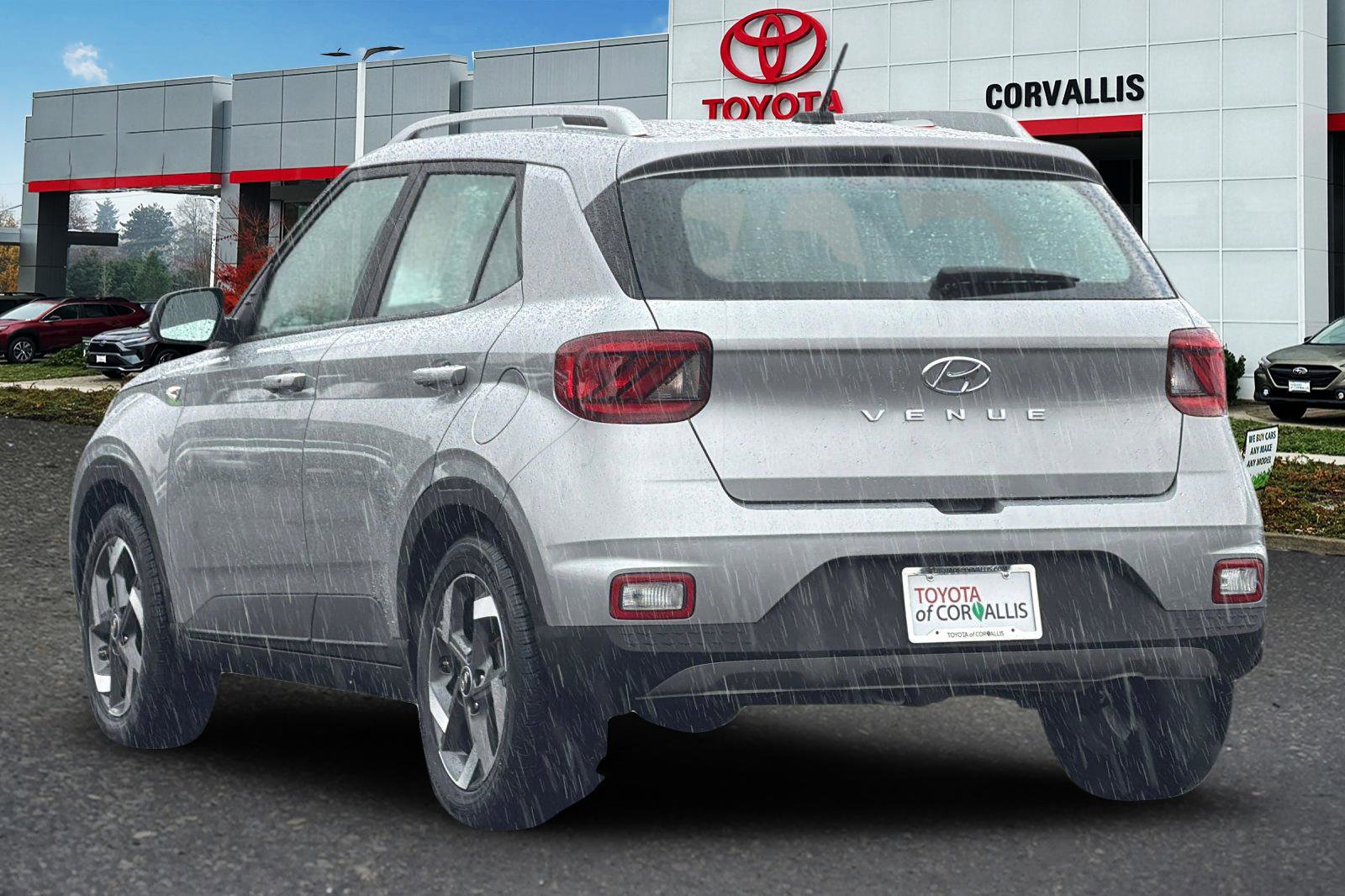 Used 2025 Hyundai Venue SEL image 6