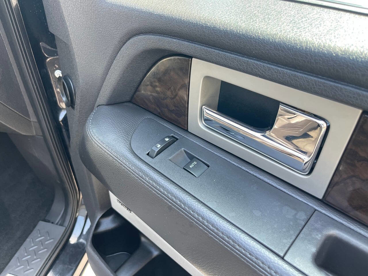 Used 2013 Ford F150 Platinum image 39