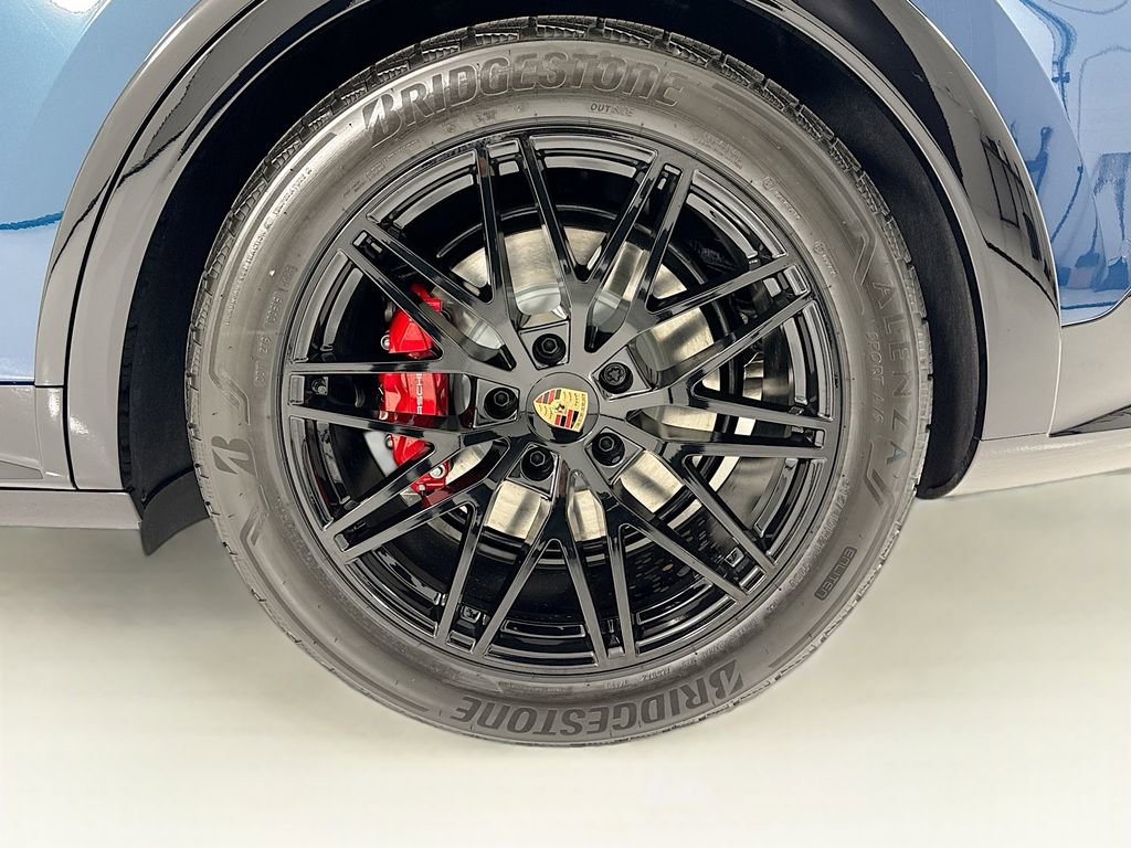 New 2026 Porsche Cayenne GTS image 37