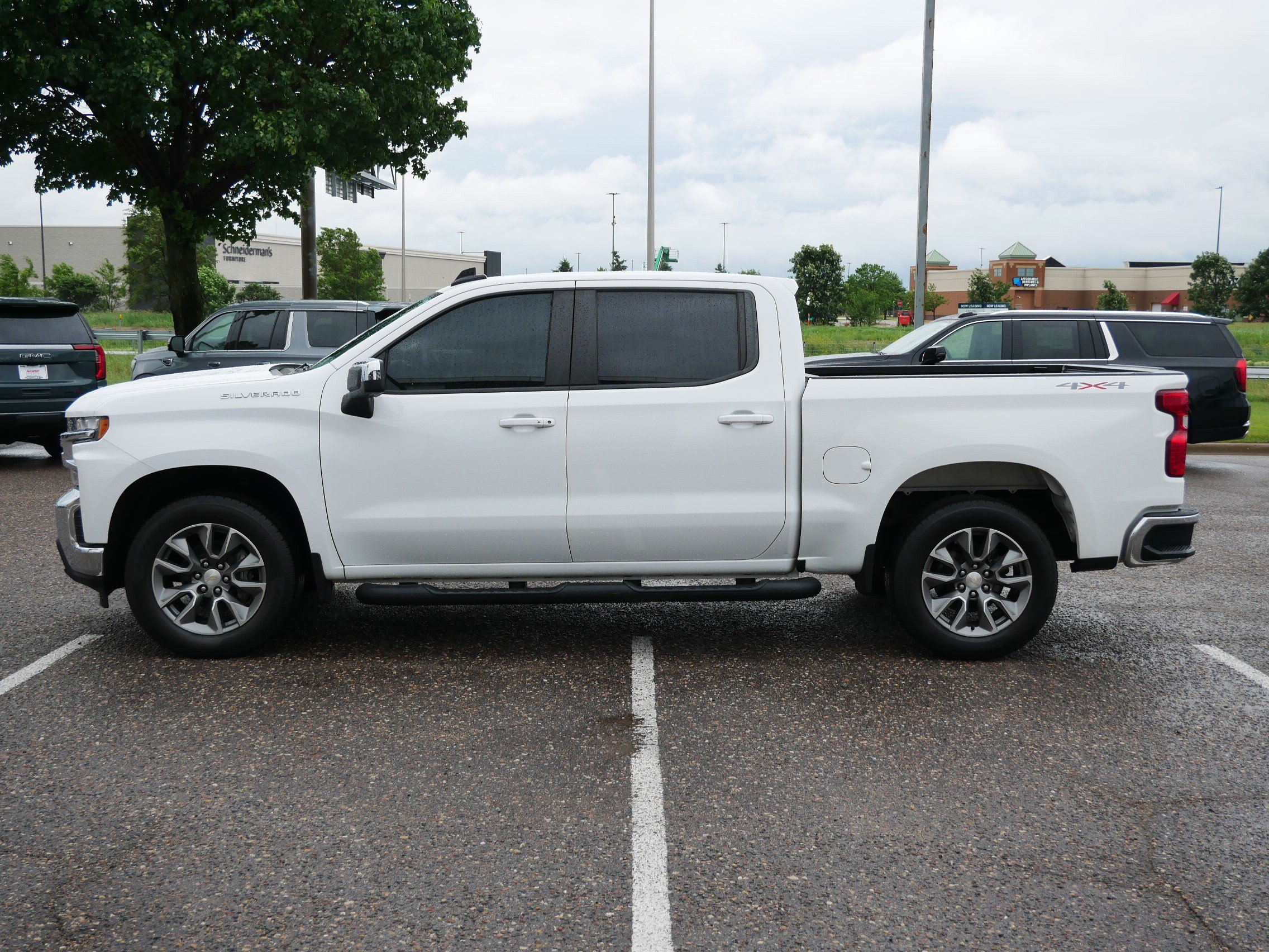 Used 2022 Chevrolet Silverado 1500 LT AWD/4WD image 6