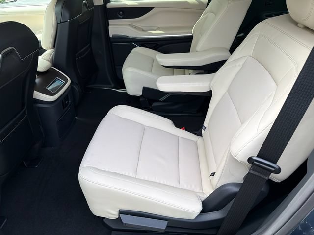 New 2027 Lincoln Navigator Premiere AWD/4WD image 24