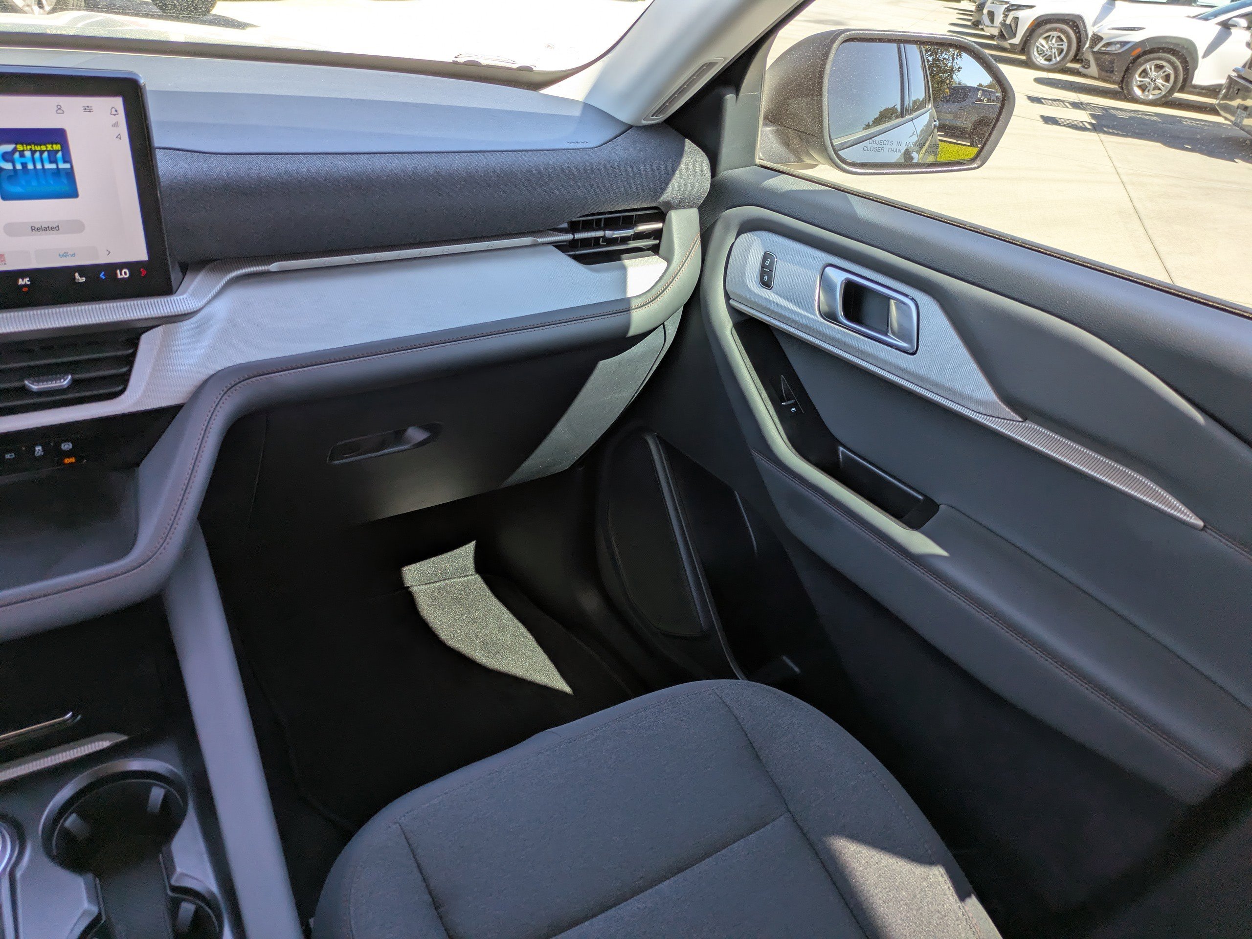 Used 2025 Ford Explorer Active image 12