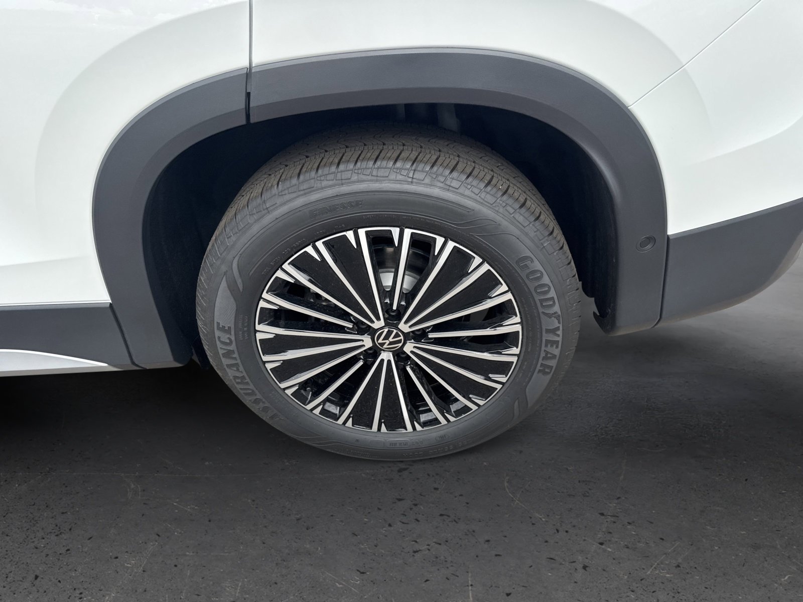New 2026 Volkswagen Tiguan S FWD image 8