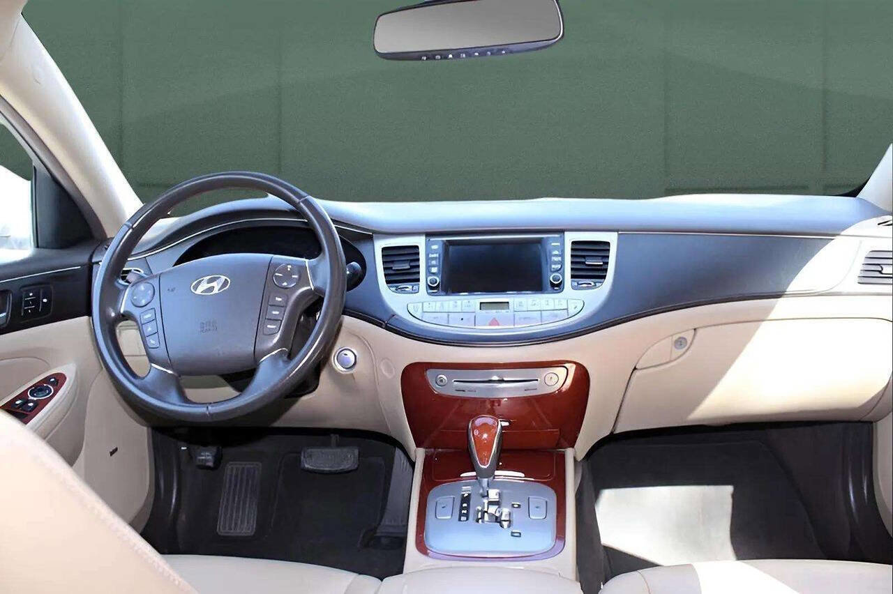 Used 2013 Hyundai Genesis 3.8 w/ Premium Pkg image 17