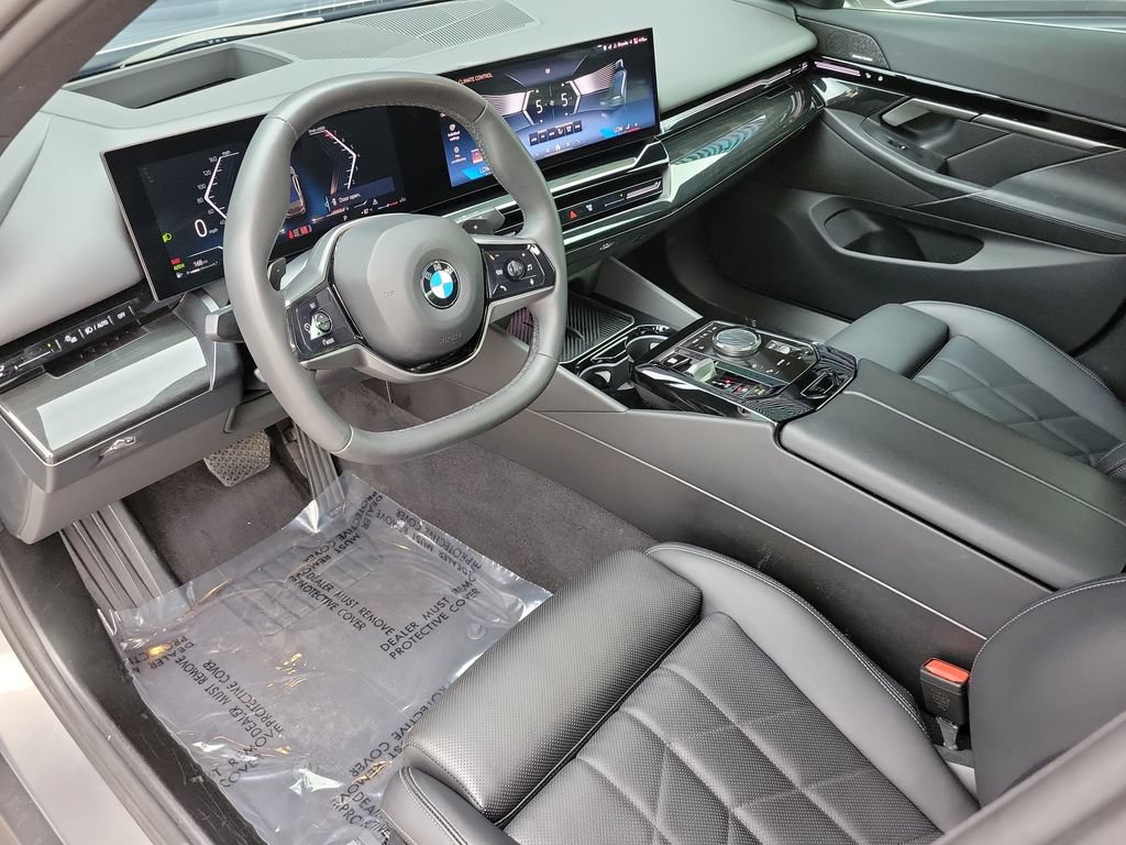 Used 2024 BMW 530i xDrive w/ Premium Package AWD/4WD image 4