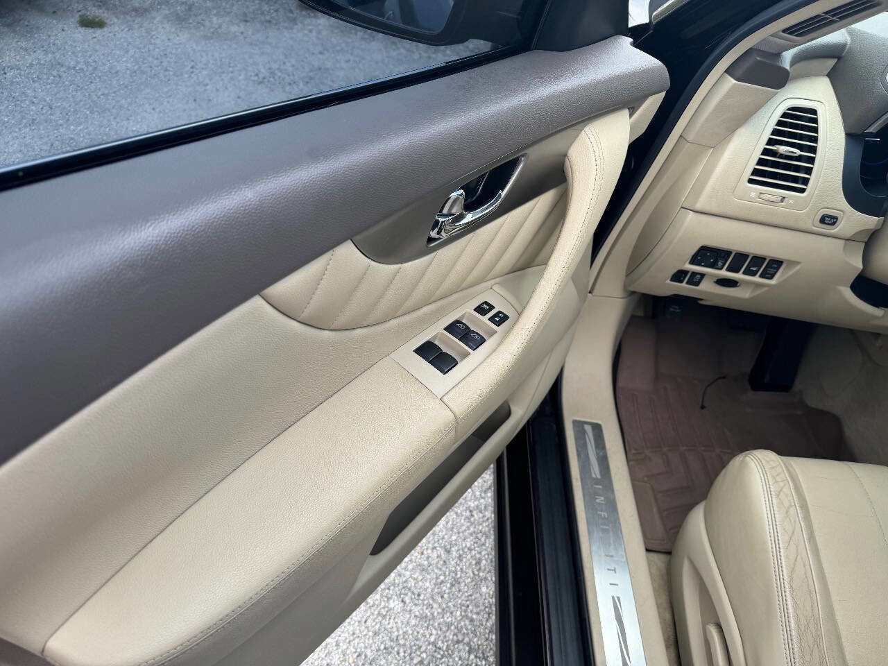 Used 2014 INFINITI QX70 Base 4dr SUV (3.7L V6) image 10