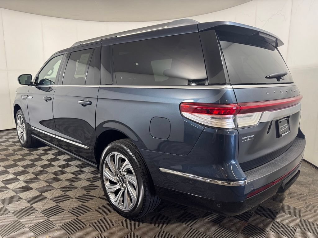 Used 2024 Lincoln Navigator L Reserve w/ Equipment Group 201A AWD/4WD image 3