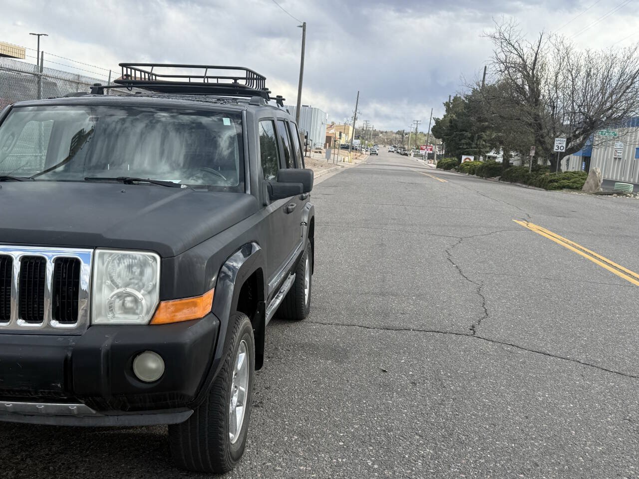Used 2006 Jeep Commander Limited w/ Trailer Tow Group IV RWD image 2