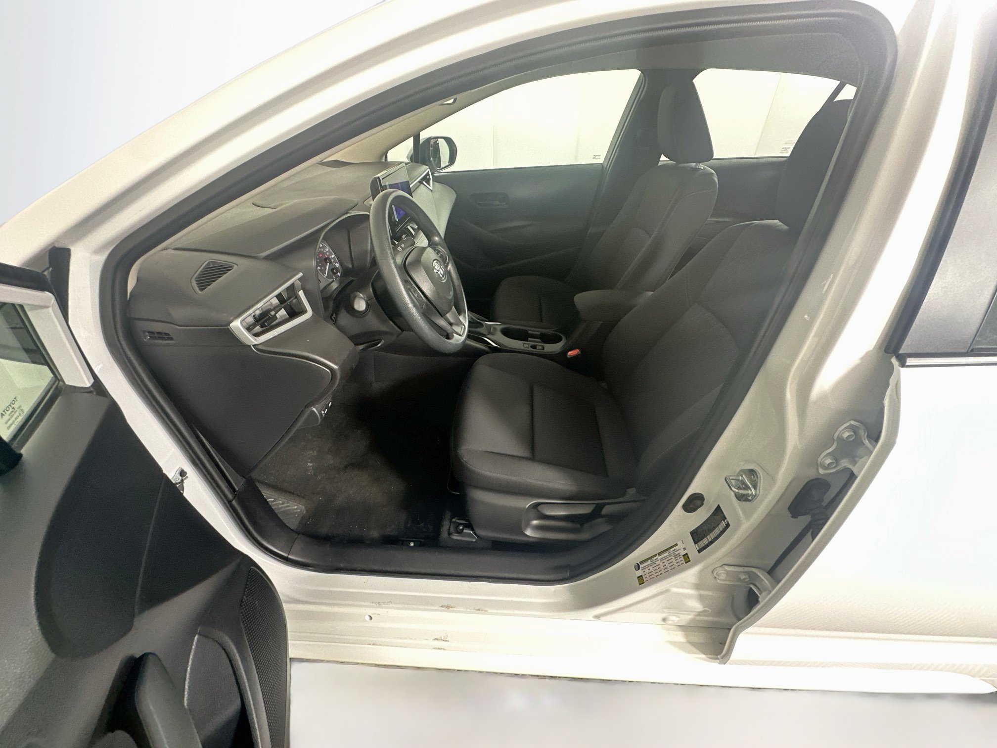 Used 2025 Toyota Corolla LE FWD image 13