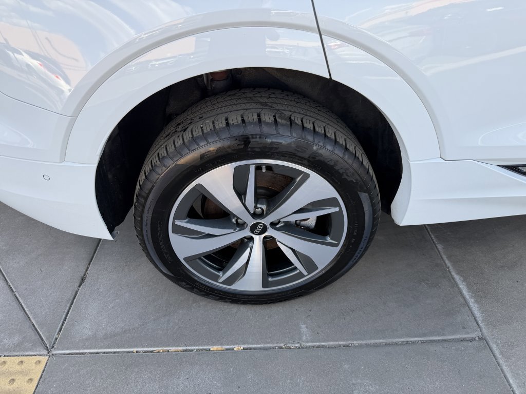 Used 2024 Audi Q8 e-tron Premium Plus w/ Premium Plus Package image 15