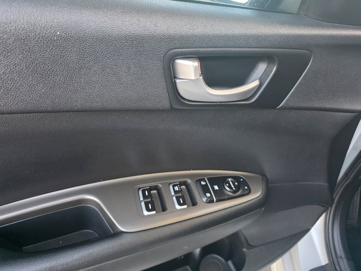 Used 2019 Kia Optima LX image 17