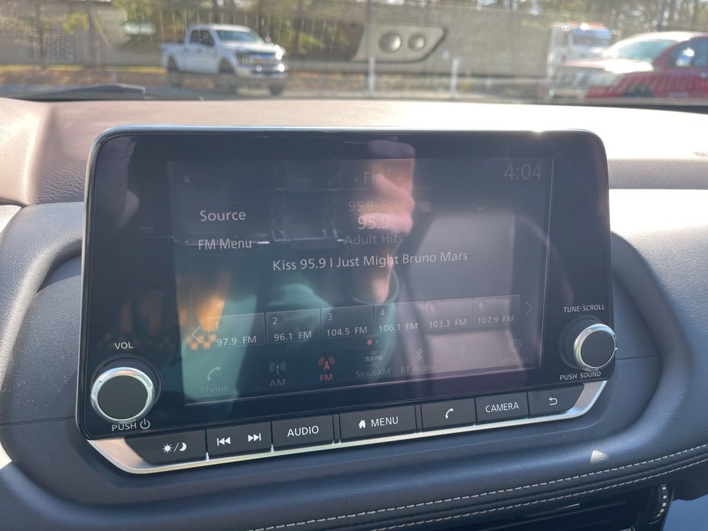 Used 2023 Nissan Rogue SL image 10