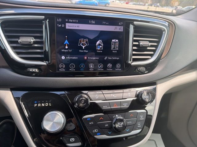 Used 2018 Chrysler Pacifica Touring-L Plus FWD image 11
