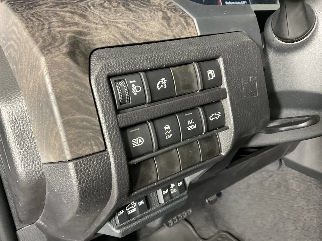 Used 2025 Toyota Tacoma Limited AWD/4WD image 14