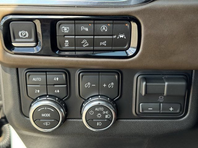 Used 2026 GMC Yukon Denali Ultimate AWD/4WD image 23