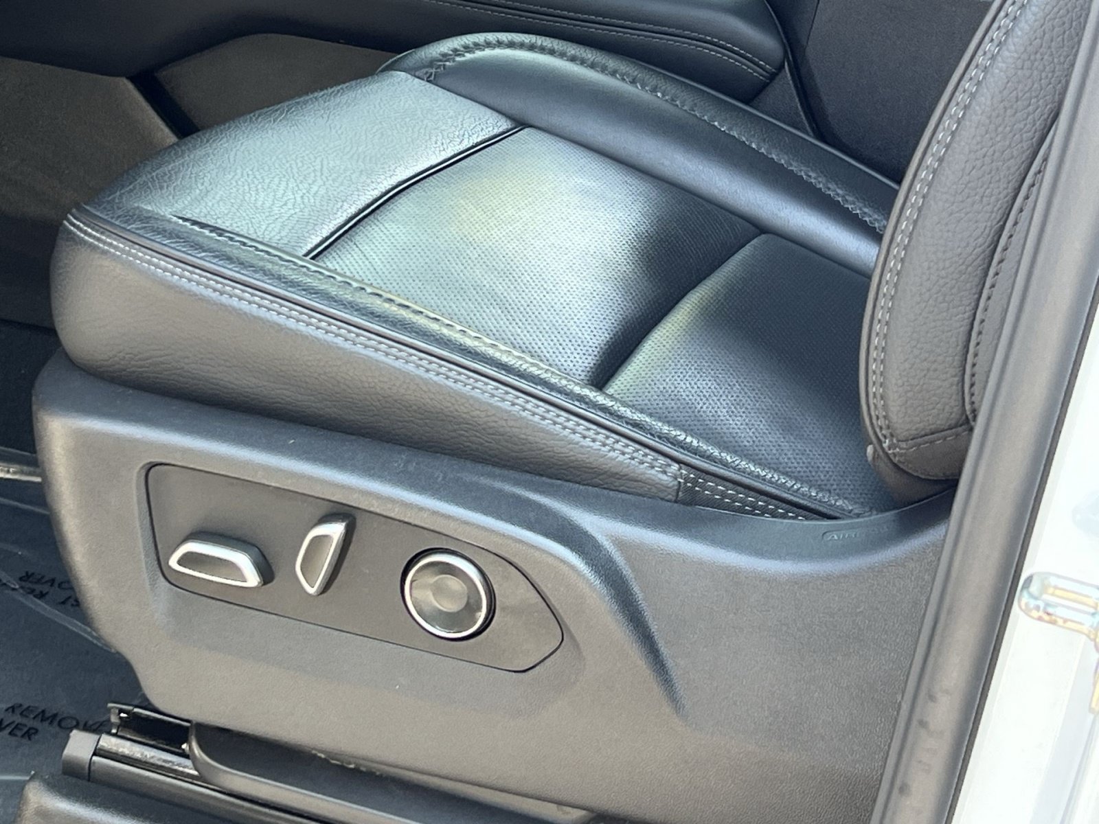 Used 2025 GMC Yukon XL Denali AWD/4WD image 19