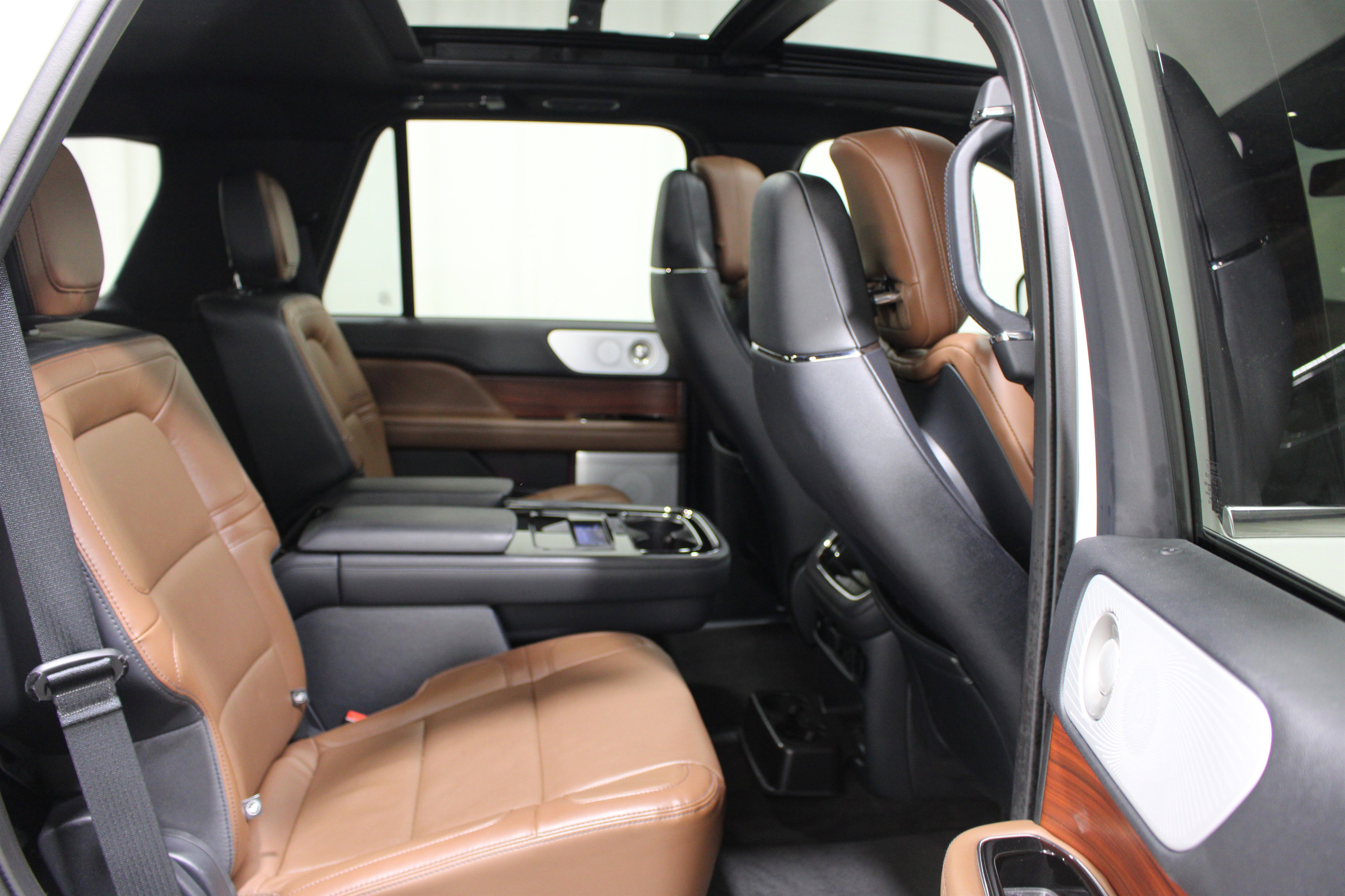 Used 2024 Lincoln Navigator Reserve AWD/4WD image 25