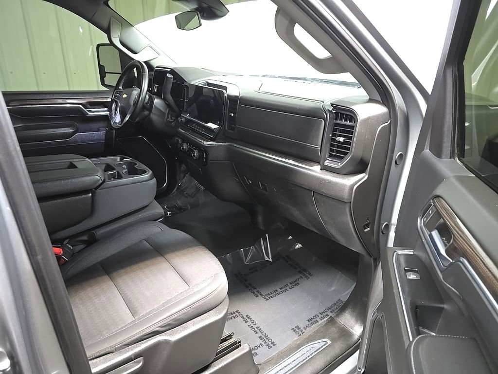 Used 2024 Chevrolet Silverado 3500 LT image 15