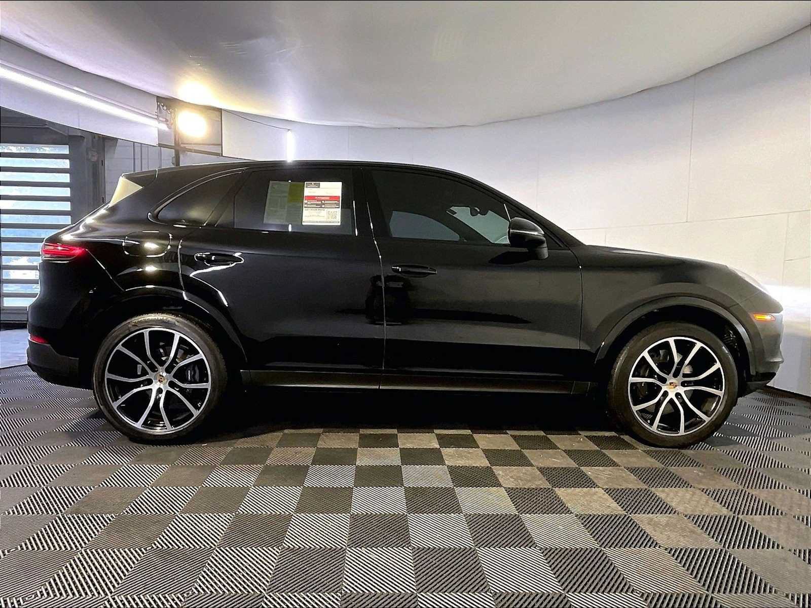 Certified 2023 Porsche Cayenne Platinum Edition AWD/4WD image 8
