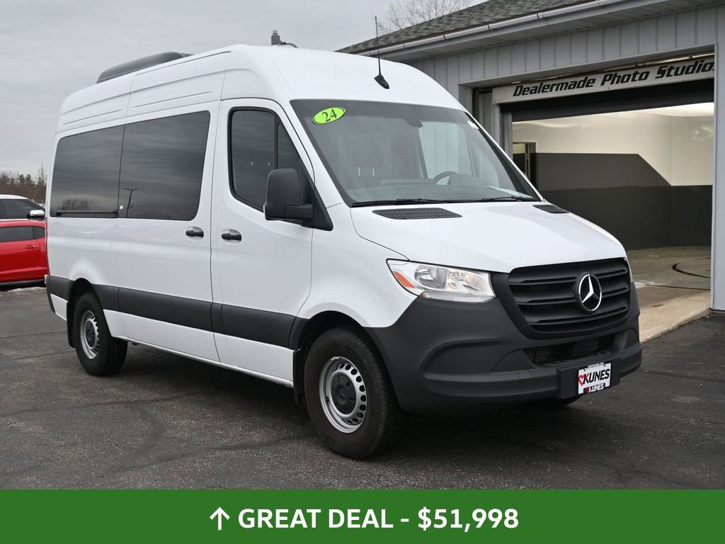 Used 2024 Mercedes-Benz Sprinter 2500 image 3
