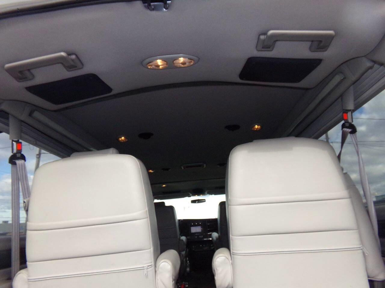 Used 2010 GMC Savana 1500 w/ Preferred Equipment Group image 24