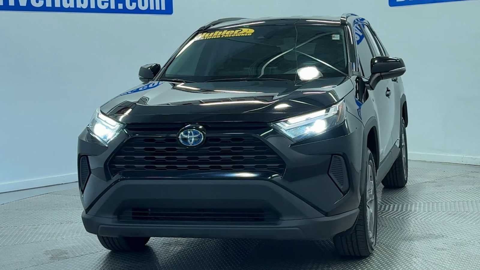 Used 2024 Toyota RAV4 XLE AWD/4WD image 3