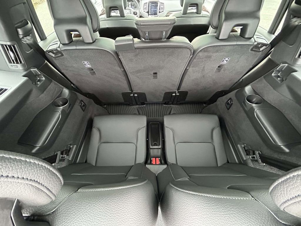 Used 2017 Volvo XC90 T6 Momentum w/ Vision Package image 18