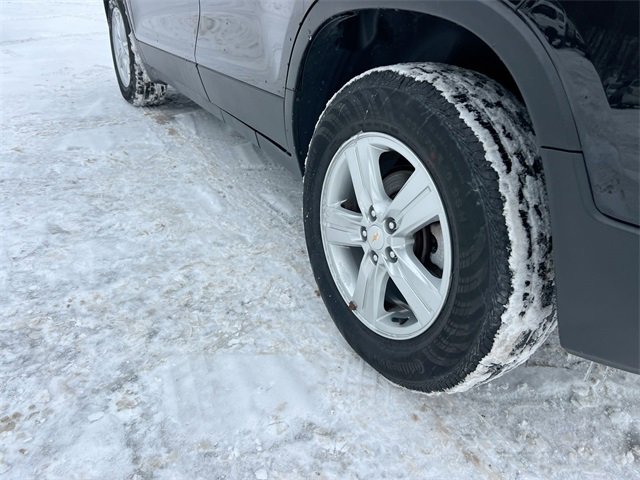 Used 2022 Chevrolet Trax LS w/ Tint and Cruise Package image 29