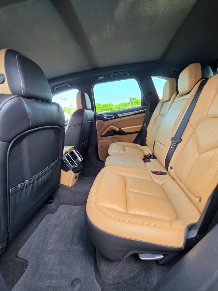 Used 2017 Porsche Cayenne S AWD/4WD image 13