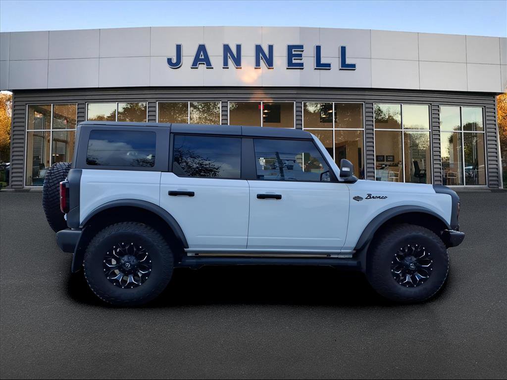 Used 2023 Ford Bronco Wildtrak image 4