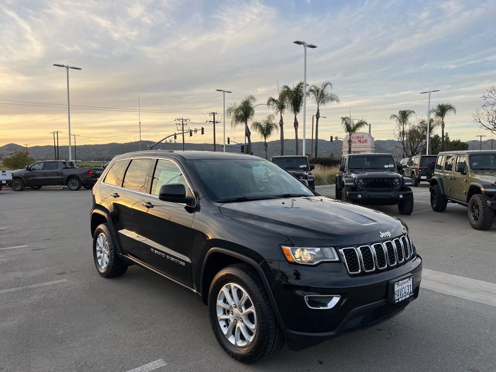 Used 2022 Jeep Grand Cherokee Laredo E image 2