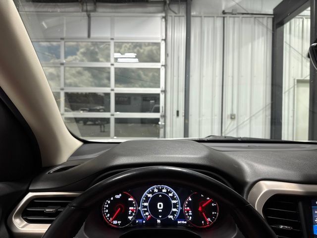 Used 2021 GMC Acadia Denali w/ Denali Technology Package FWD image 8
