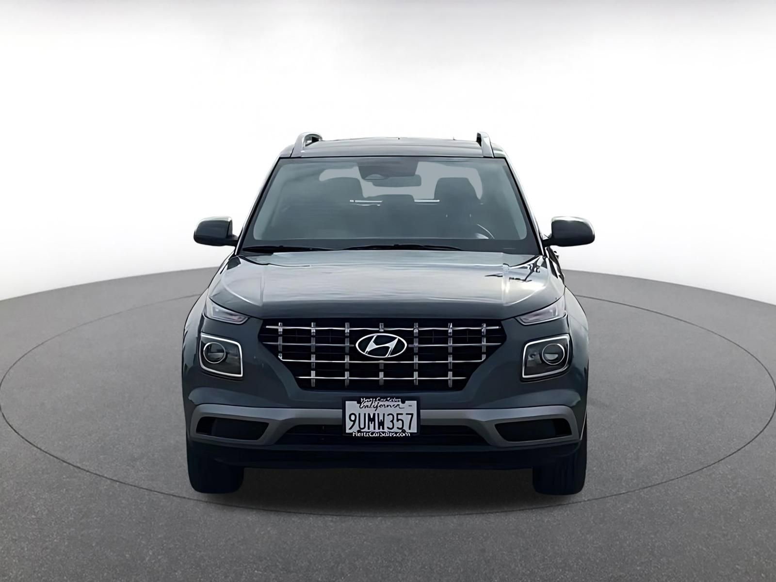 Used 2025 Hyundai Venue SEL image 4