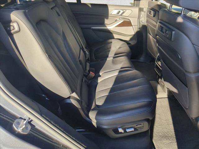 Used 2021 BMW X7 xDrive40i w/ Executive Package image 23