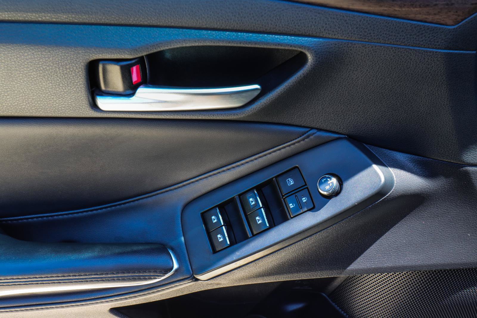 Used 2019 Toyota Avalon XLE w/ Moonroof Package FWD image 42