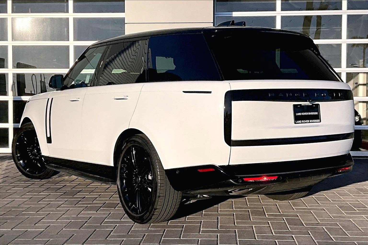 Used 2025 Land Rover Range Rover SE image 11